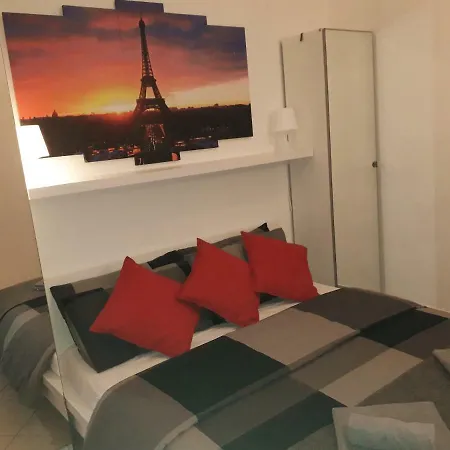 Hillary E Vale Room-3